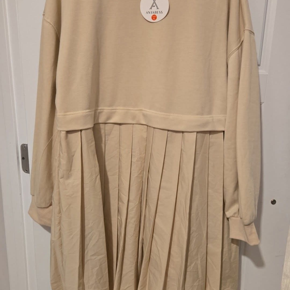NWT Ladies XL Cream Dress